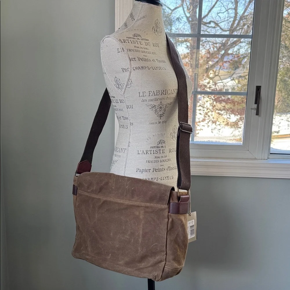 Timberland Sebasoo oiled canvas leather trim messenger bag NWT